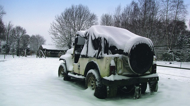 Car stick in snow