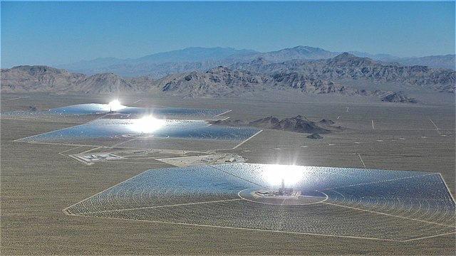  Ivanpah Solar Electric Generation System, the world's largest concentrating solar power plant with a rated gross capacity of 390 MW.