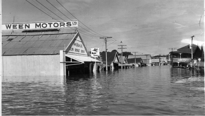 Flooding, Australia, 1956, photo. Murray River.